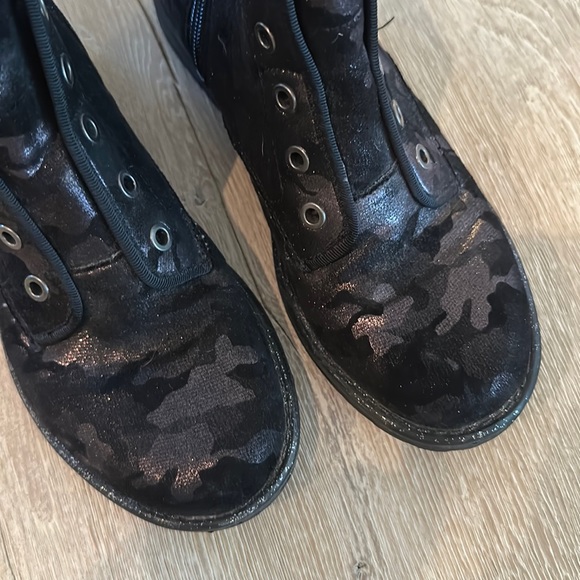 Dolce Vita sparkle camo boots size 5 girls. Skirt & sweater sold separately.EC - Picture 6 of 6